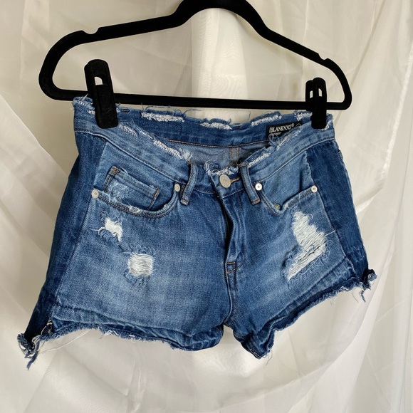 BLANKNYC Denim Distressed Released Hem Shorts (25) Jean Shorts Summer - Picture 4 of 10